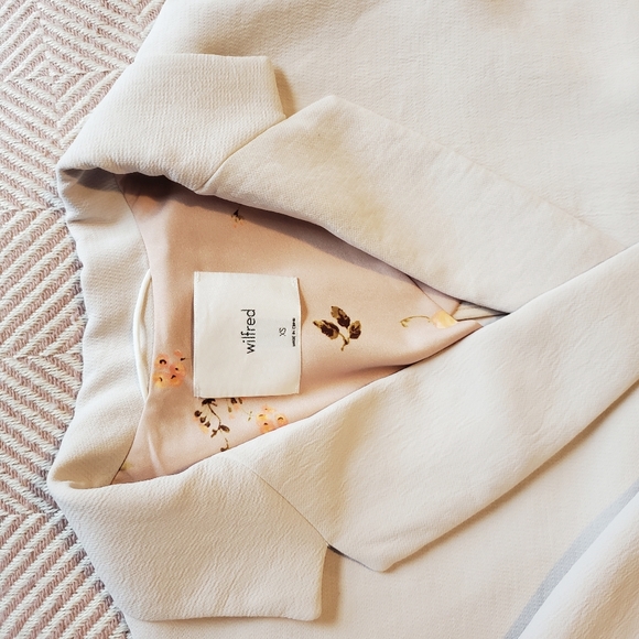 Aritzia - Wilfred Cherrelle Blazer - Picture 5 of 10